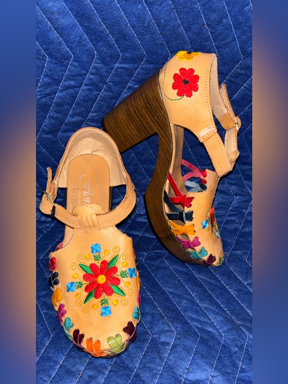 Artesanias Flores Handmade Embroidered Tan Floral Leather Block Heel Sandals 7
